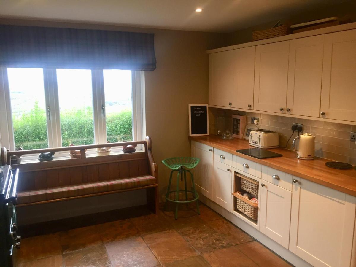 スウォンジー Efail Y Garn Bed & Breakfast エクステリア 写真