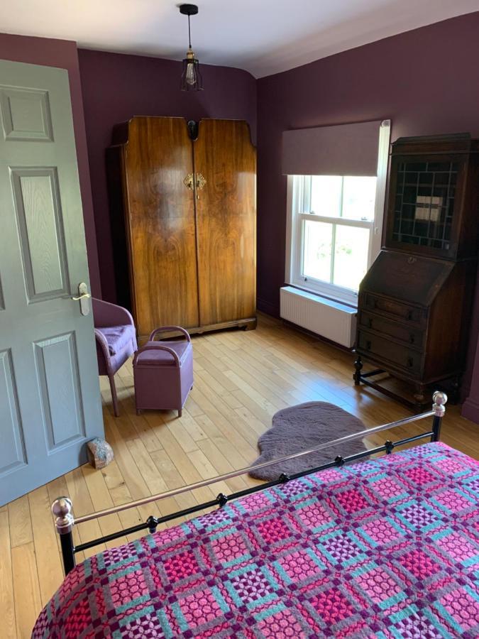 スウォンジー Efail Y Garn Bed & Breakfast エクステリア 写真