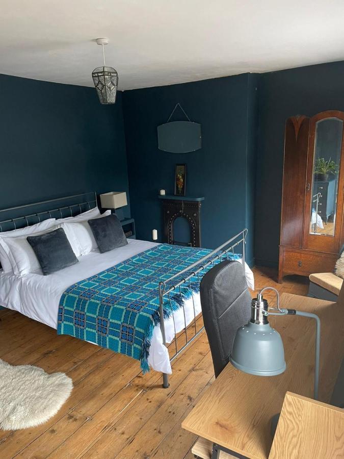 スウォンジー Efail Y Garn Bed & Breakfast エクステリア 写真