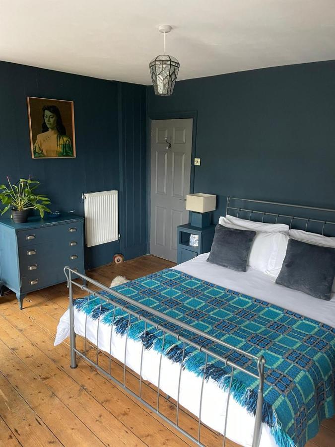 スウォンジー Efail Y Garn Bed & Breakfast エクステリア 写真